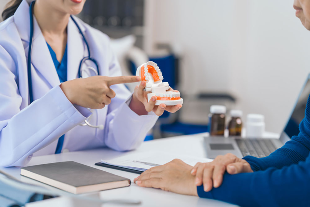 被せ物（クラウン）の保険と自費はどう違うの？